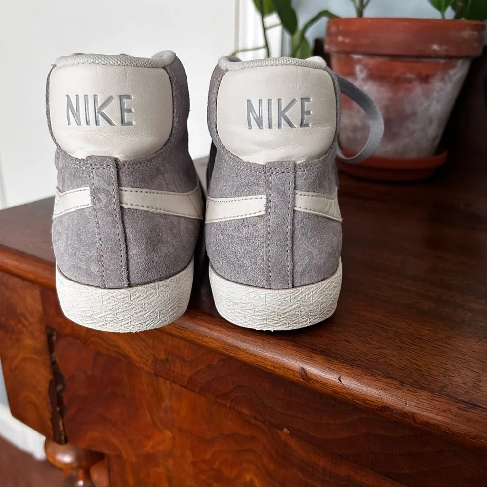 Nike Blazer Mid Premium Vintage
Wolf Grey Baroque, Genuine Suede, Unisex - Picture 9 of 16
